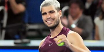 Carlos Alcaraz has a tennis ball in his hand japan open alcaraz taylor fritz