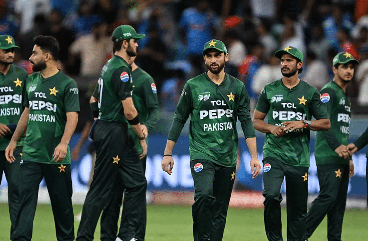 Pakistan cricket team pink kit in Pink Ribbon Pakistan Campaign match for breast cancer awareness.