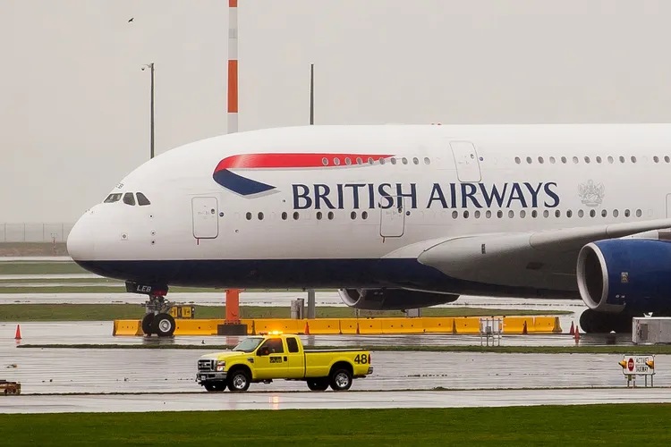 Taxi Jobs Shift: Pilots Paid $100K to Taxi Aircraft