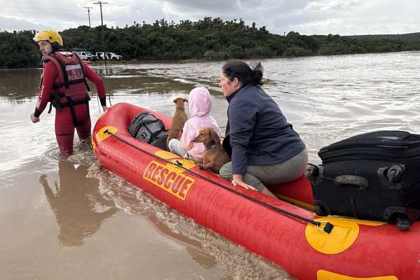 Eastern Cape Floods 2026: Kouga Dam Evacuations & Rescue Updates