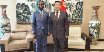 Ambassador Han Jing Commends the Chinese Medical Team to Zambia